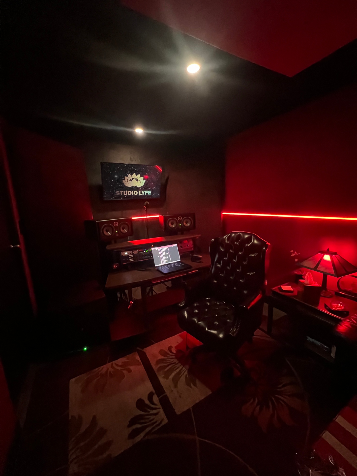 Lotus Room 7